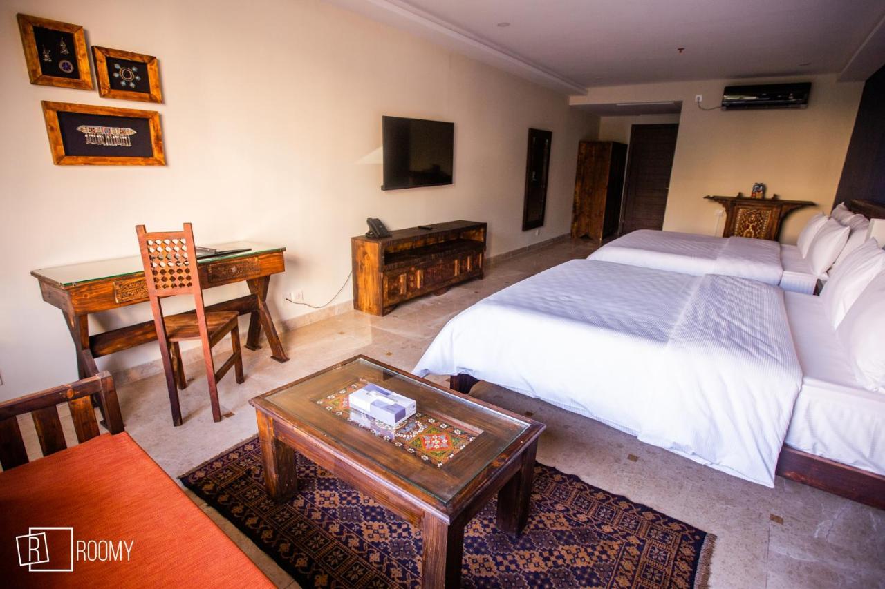 Roomy Signature Hotel, Исламабад Экстерьер фото