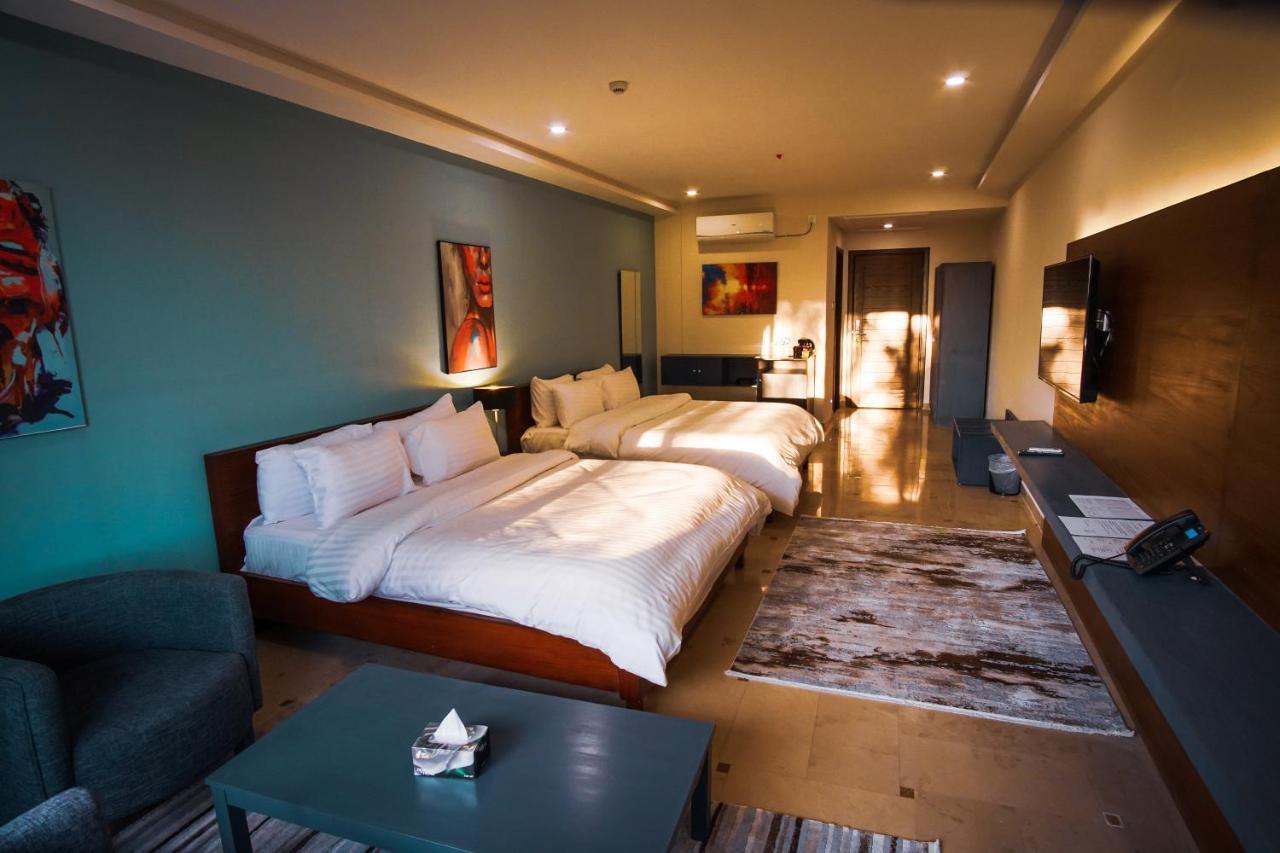 Roomy Signature Hotel, Исламабад Экстерьер фото