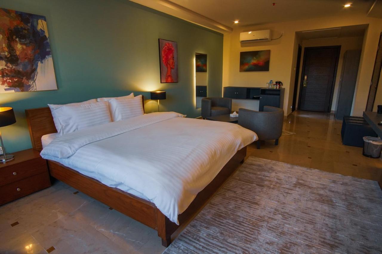 Roomy Signature Hotel, Исламабад Экстерьер фото