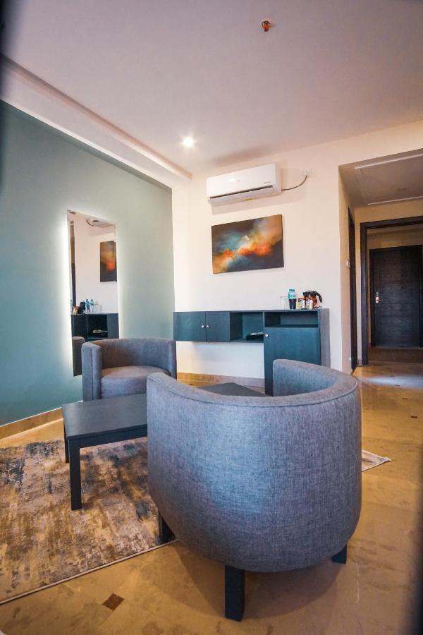Roomy Signature Hotel, Исламабад Экстерьер фото