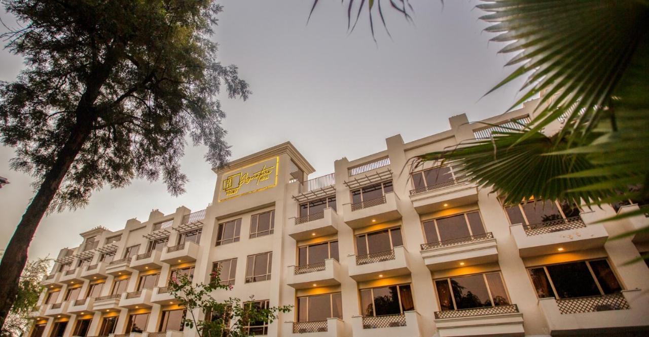 Roomy Signature Hotel, Исламабад Экстерьер фото