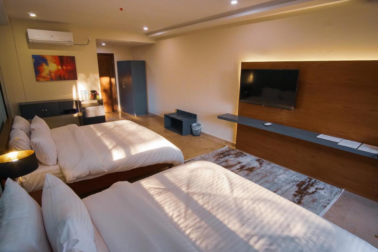 Roomy Signature Hotel, Исламабад Экстерьер фото