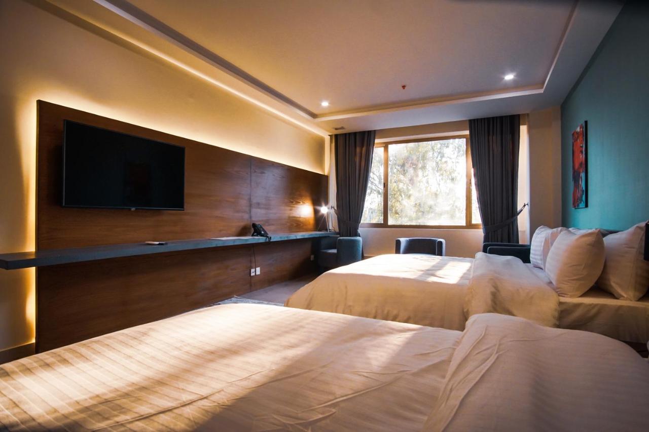 Roomy Signature Hotel, Исламабад Экстерьер фото