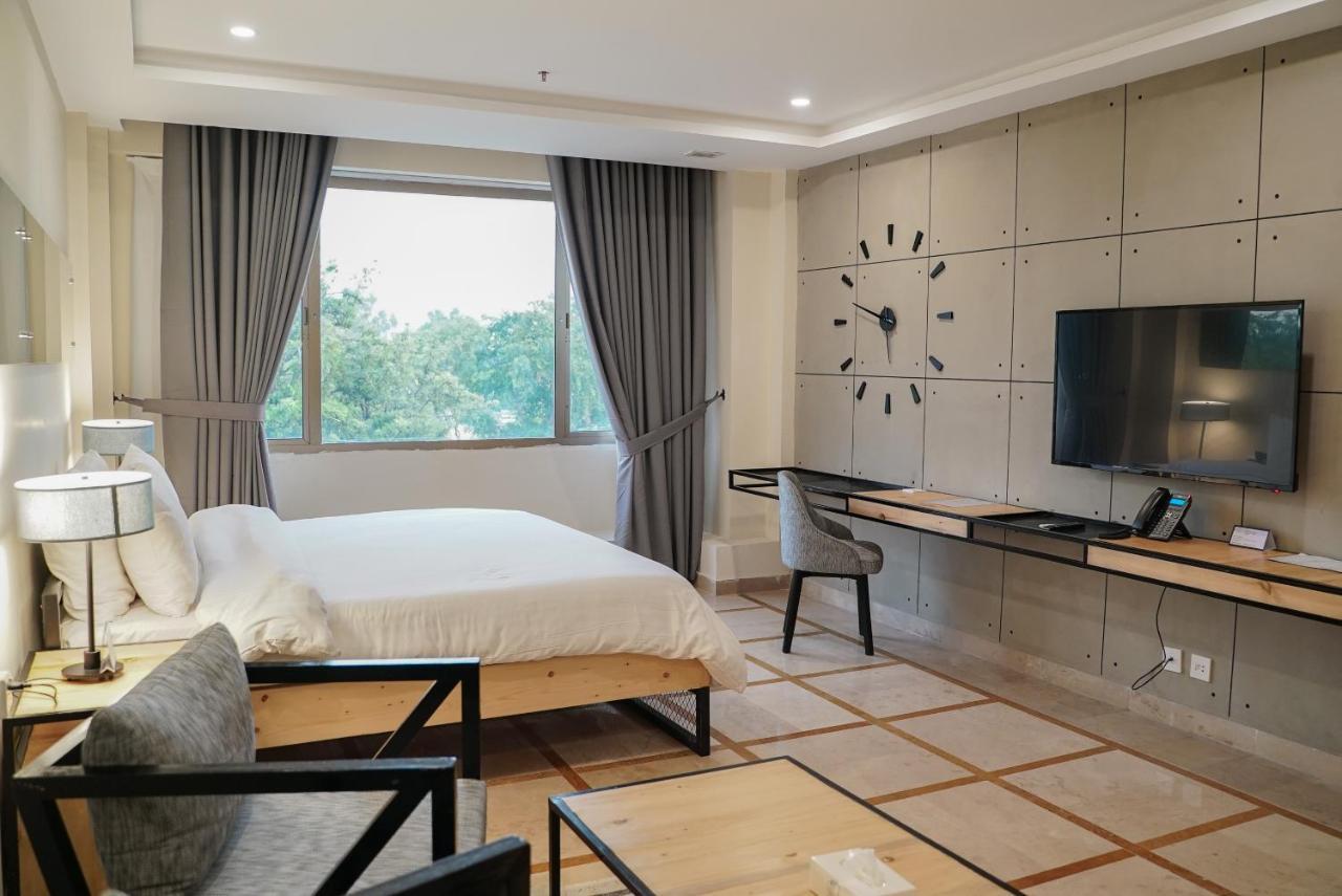 Roomy Signature Hotel, Исламабад Экстерьер фото